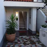 Apartments Primosten פרימוסטן