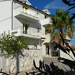 Apartments Primosten