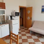Apartments Primosten *