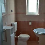 Apartments Primosten דירה *