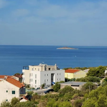 Apartments Primosten *