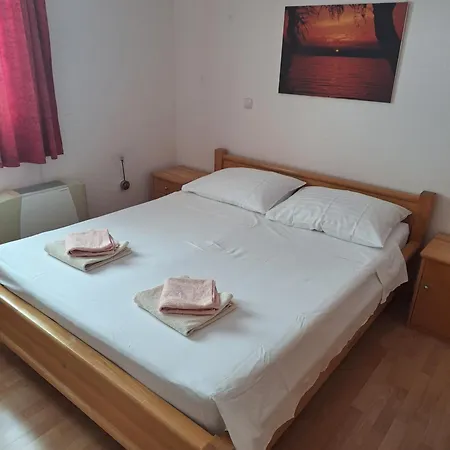 Apartments Primosten *