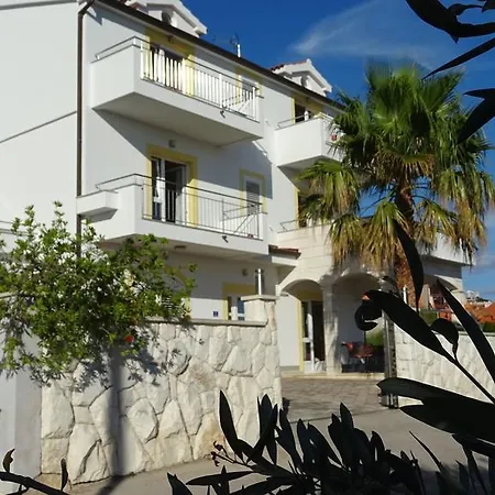 Apartments Primosten