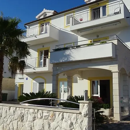 Apartments Primosten Appartement