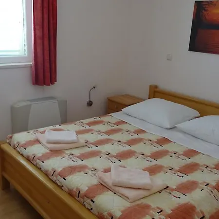 Apartments Primosten