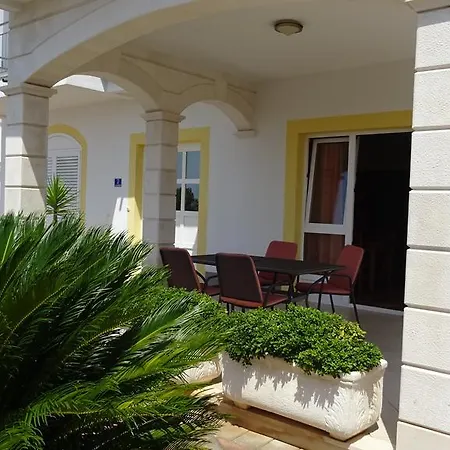 Apartments Primosten *