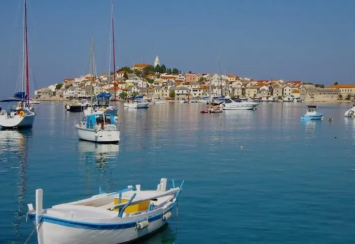 Apartments Primosten Apartamento *