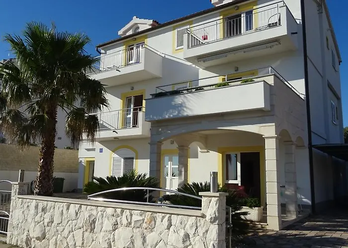 Apartments Primosten Apartamento