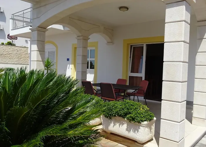 Apartments Primosten *